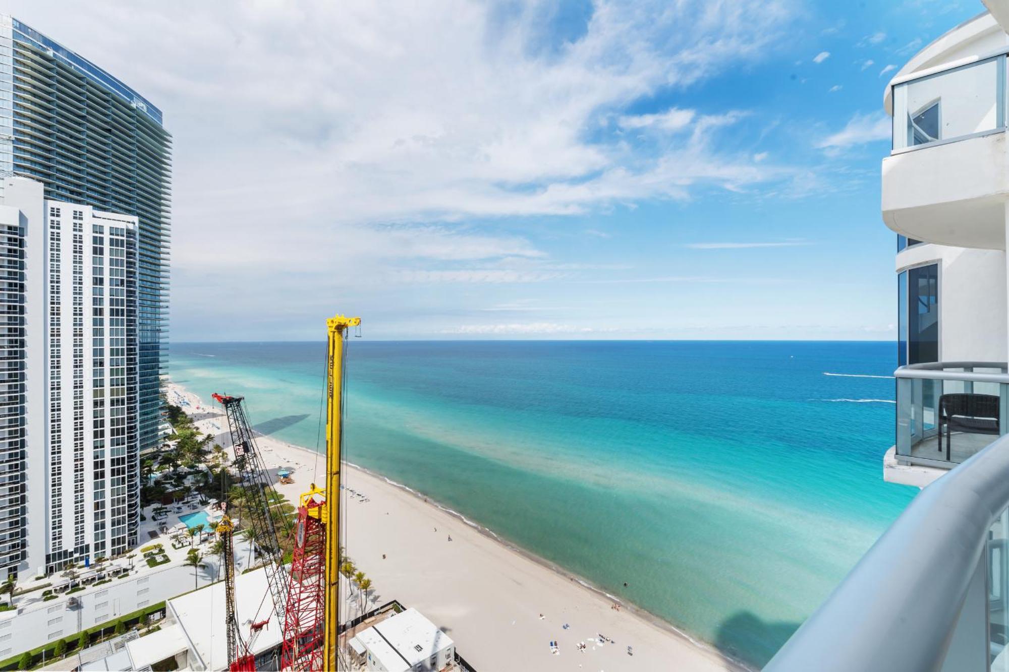 Above It All - A Luxurious Penthouse With High Ceilings Sunny Isles Beach Exteriér fotografie