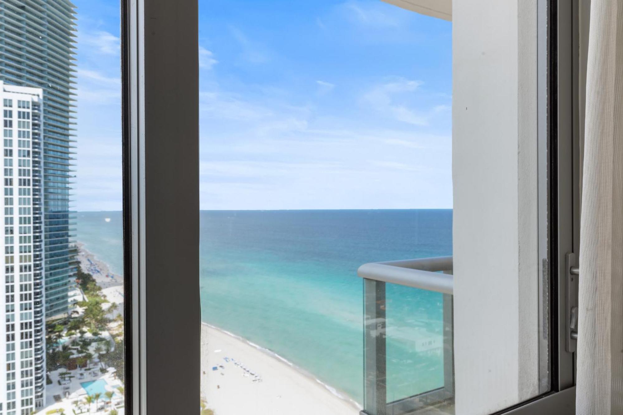 Above It All - A Luxurious Penthouse With High Ceilings Sunny Isles Beach Exteriér fotografie